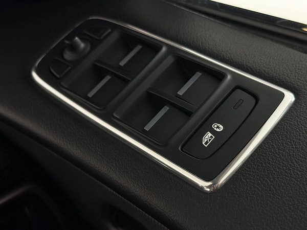 Used Jaguar F-Pace 2018 for sale - 75597187: Photo 38
