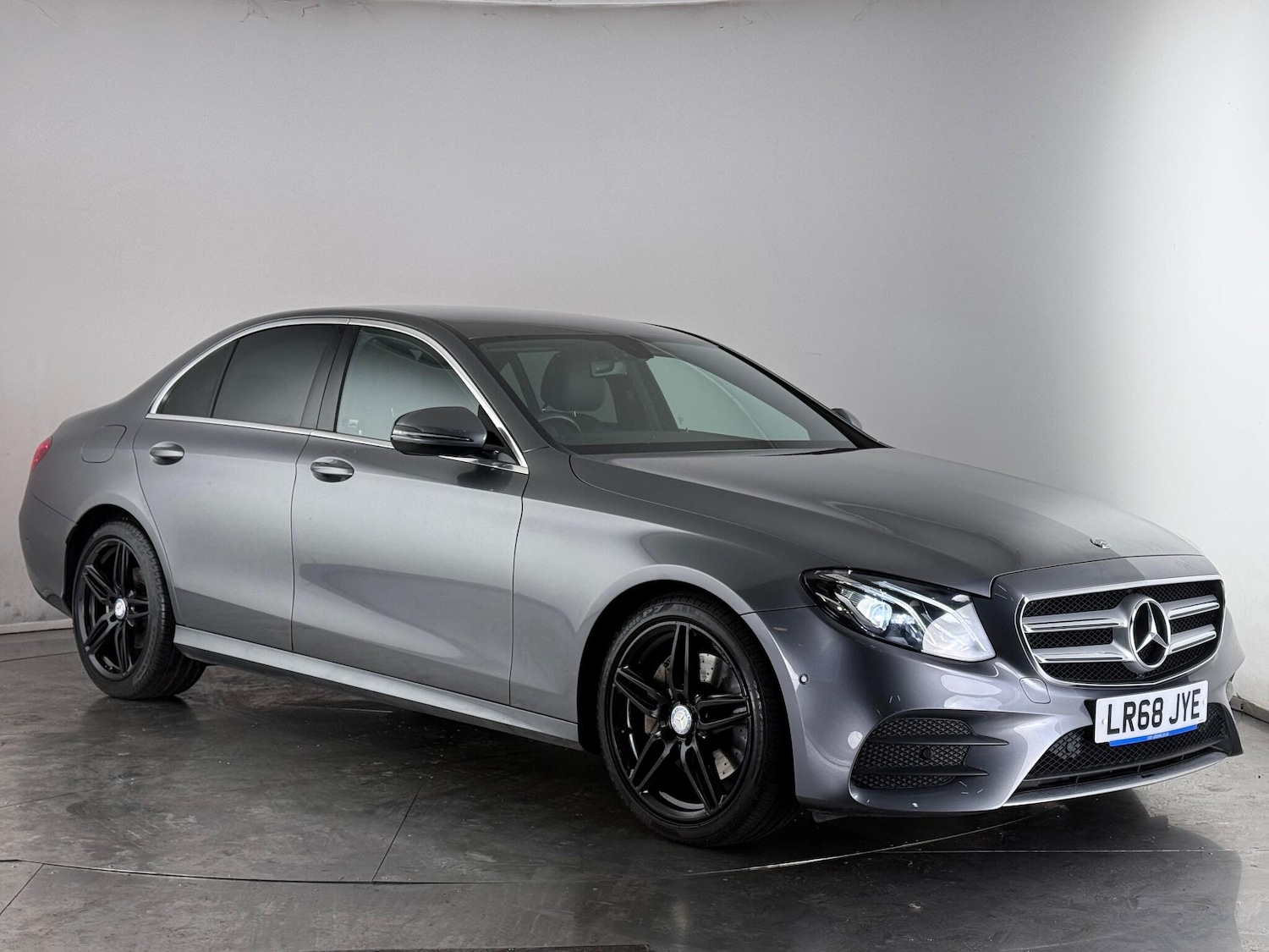 Used Mercedes-Benz E Class 2018 for sale - 77109761: Photo 1