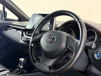 Used Toyota C-HR 2018 for sale - 78772946: Photo