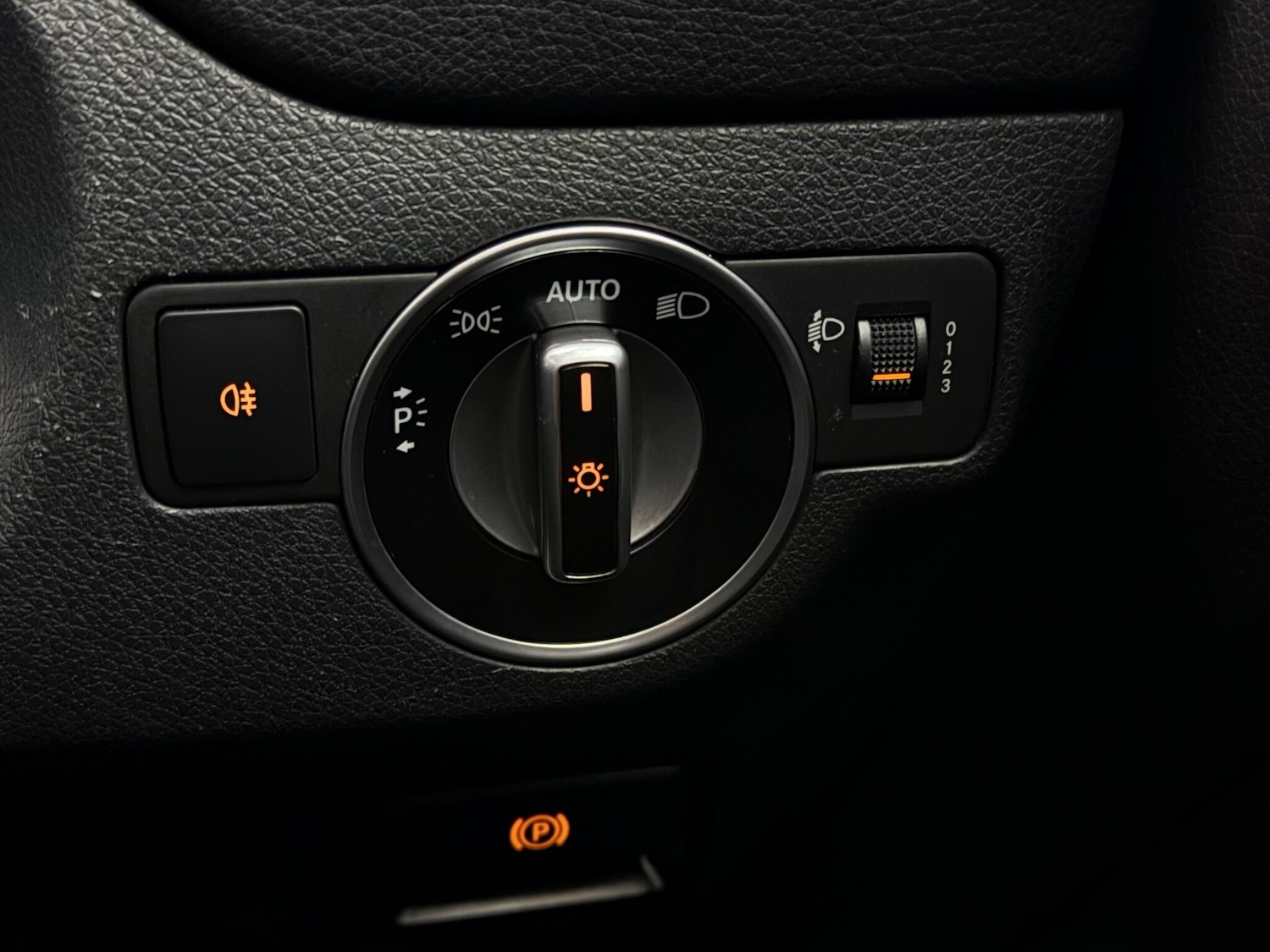 Used Mercedes-Benz GLA 2017 for sale - 76467441: Photo 41