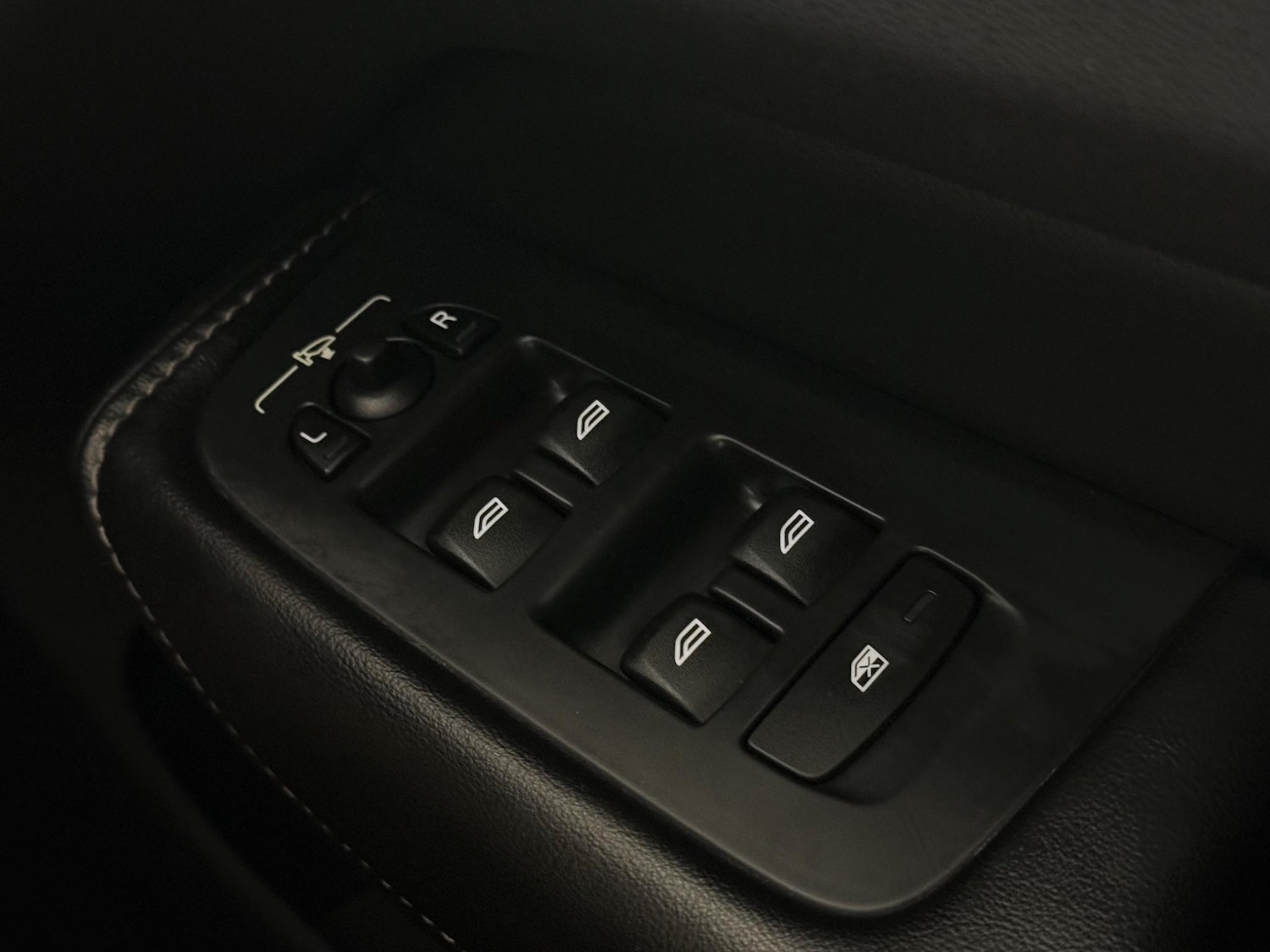 Used Volvo XC60 2018 for sale - 77182779: Photo 23