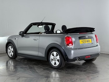 Used MINI Convertible 2019 for sale - 75642620: Photo