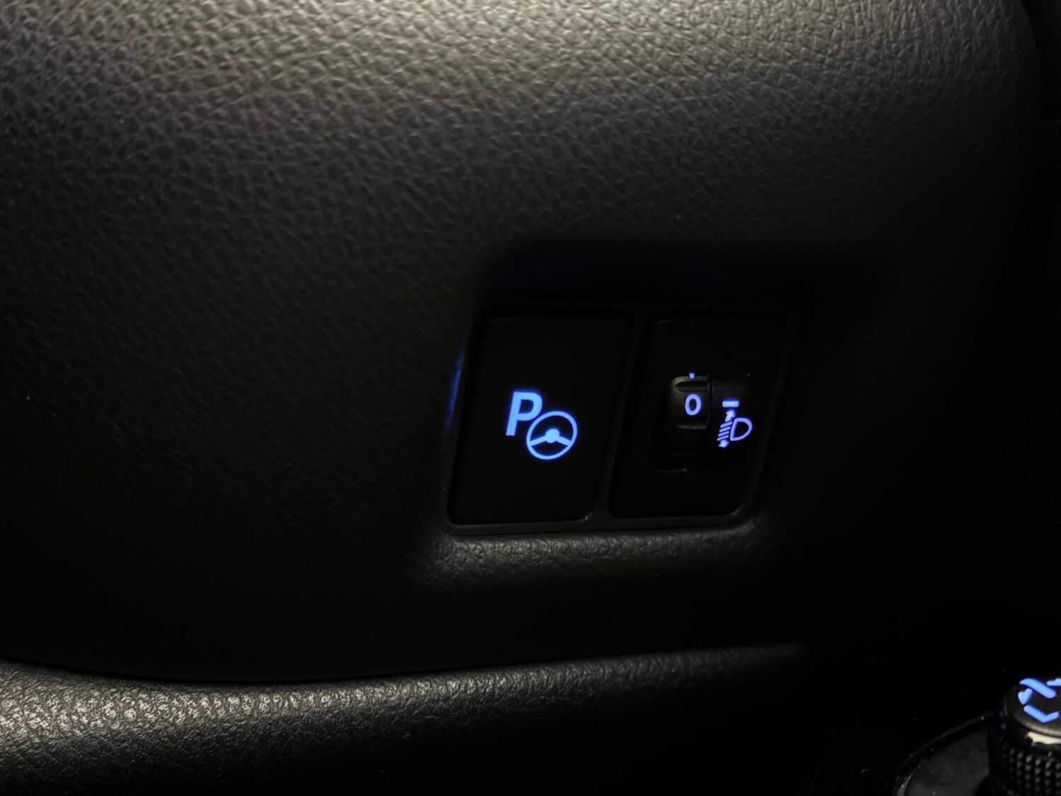 Used Toyota C-HR 2018 for sale - 77497641: Photo 31