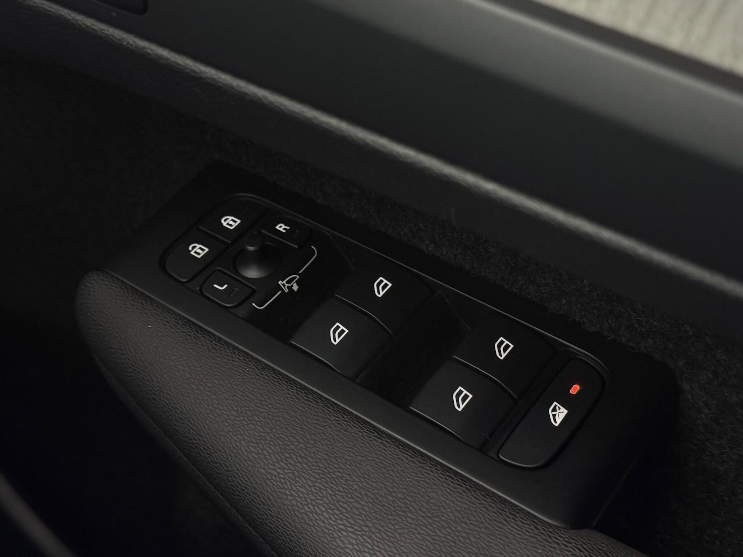 Used Volvo XC40 2022 for sale - 76467225: Photo 32