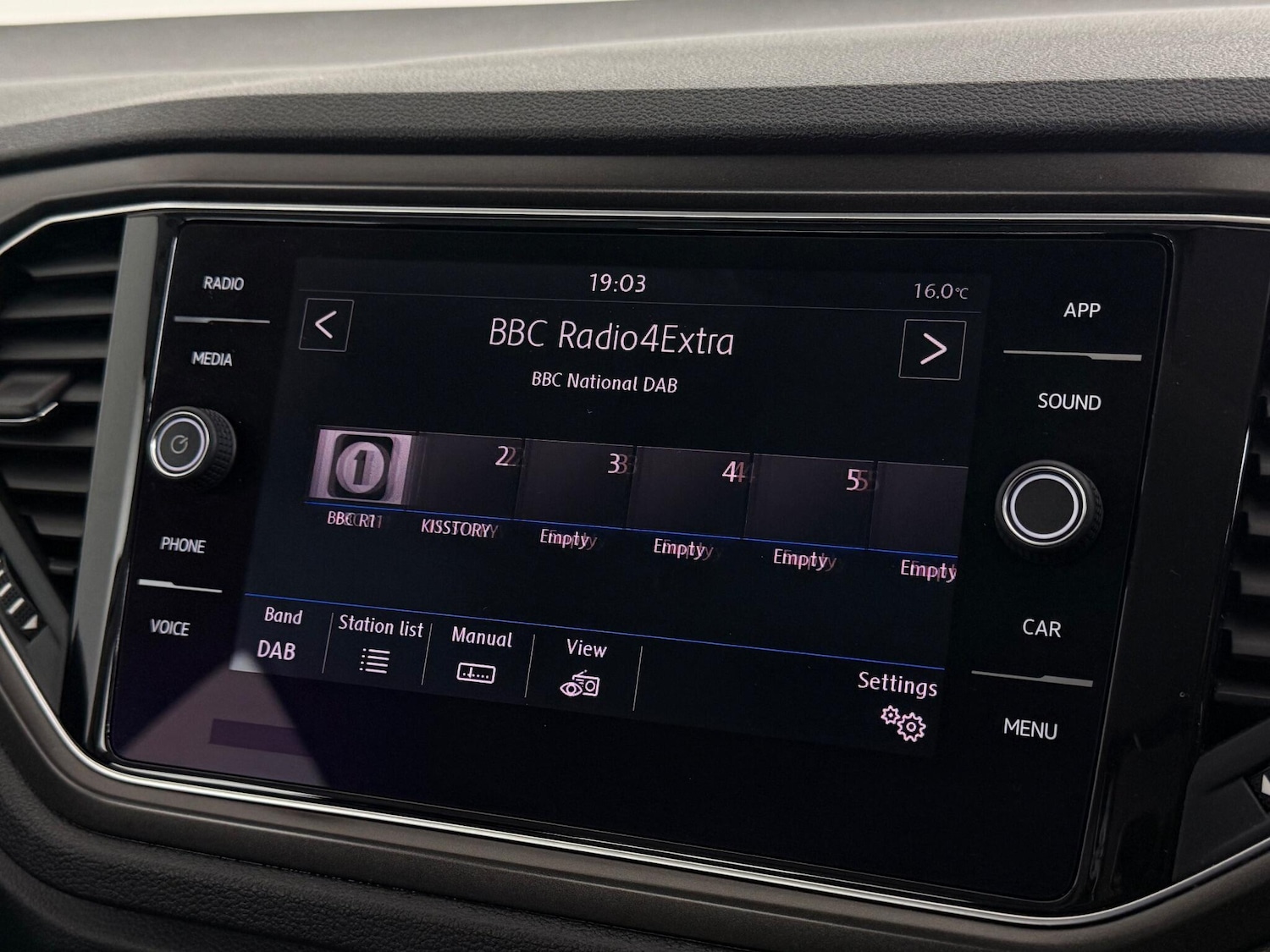 Used Volkswagen T-Roc 2018 for sale - 76467115: Photo 29