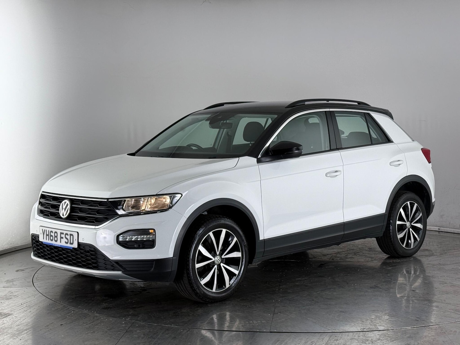 Used Volkswagen T-Roc 2018 for sale - 76467115: Photo 3