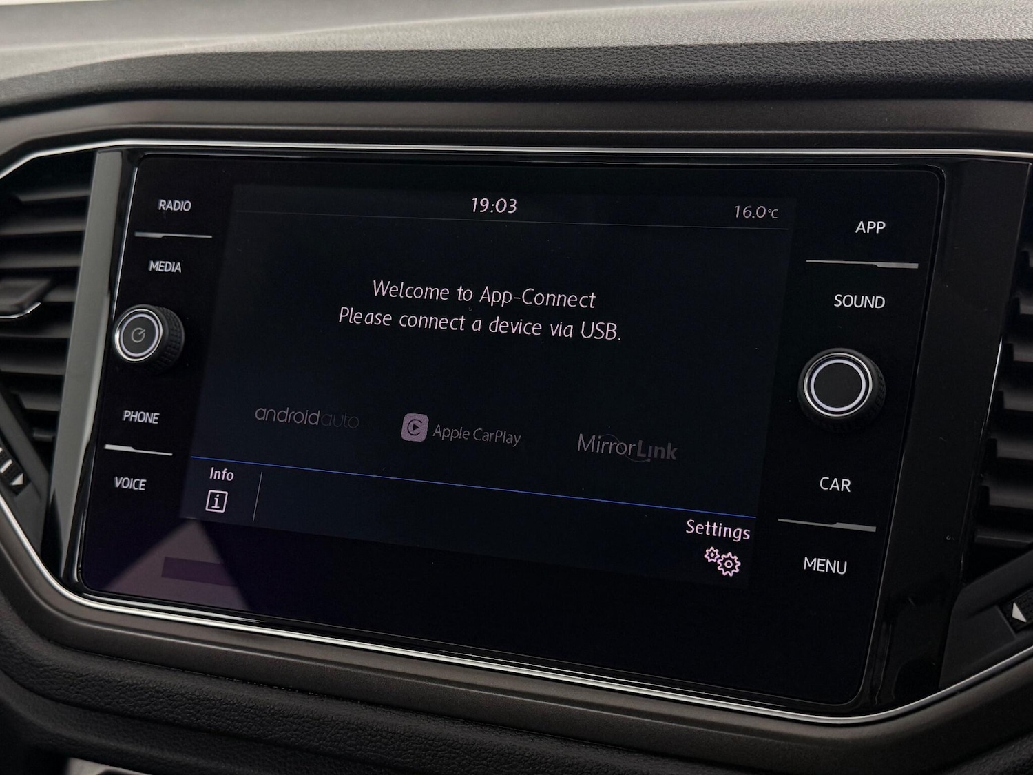 Used Volkswagen T-Roc 2018 for sale - 76467115: Photo 30