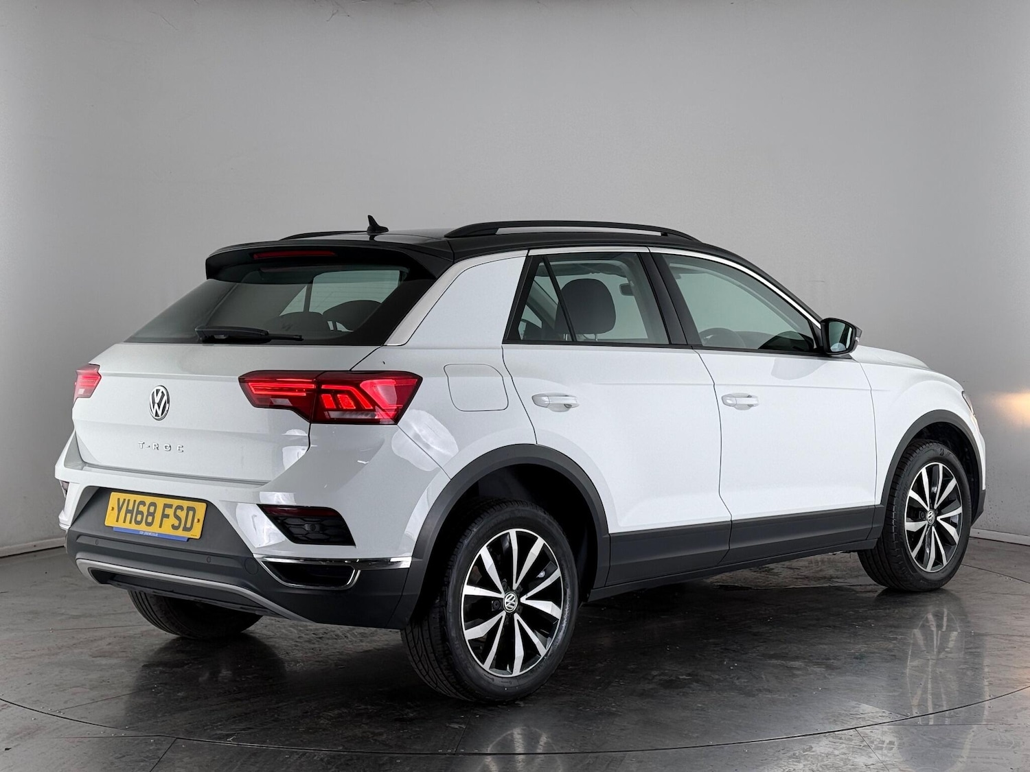 Used Volkswagen T-Roc 2018 for sale - 76467115: Photo 4