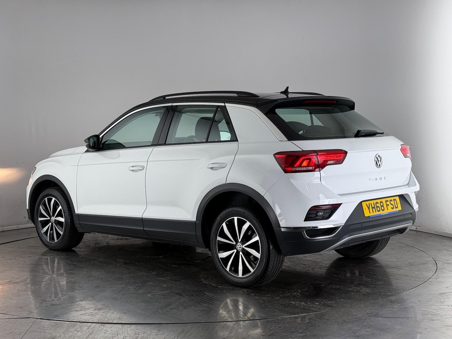 Used Volkswagen T-Roc 2018 for sale - 76467115: Photo 5