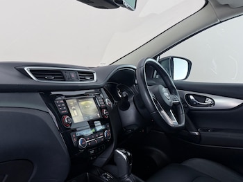 Used Nissan Qashqai 2017 for sale - 78517632: Photo