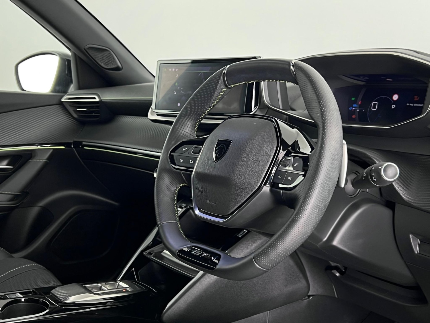 Used Peugeot 2008 2023 for sale - 77182643: Photo 15