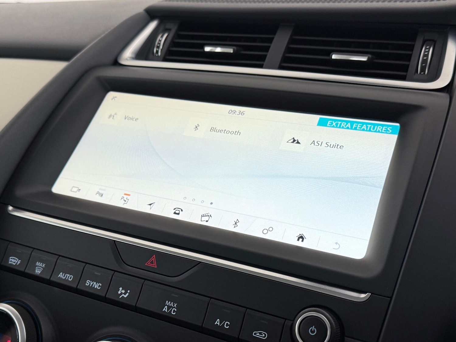 Used Jaguar E-Pace 2018 for sale - 77221801: Photo 28