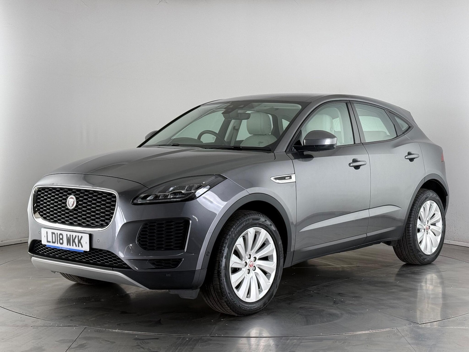 Used Jaguar E-Pace 2018 for sale - 77221801: Photo 3