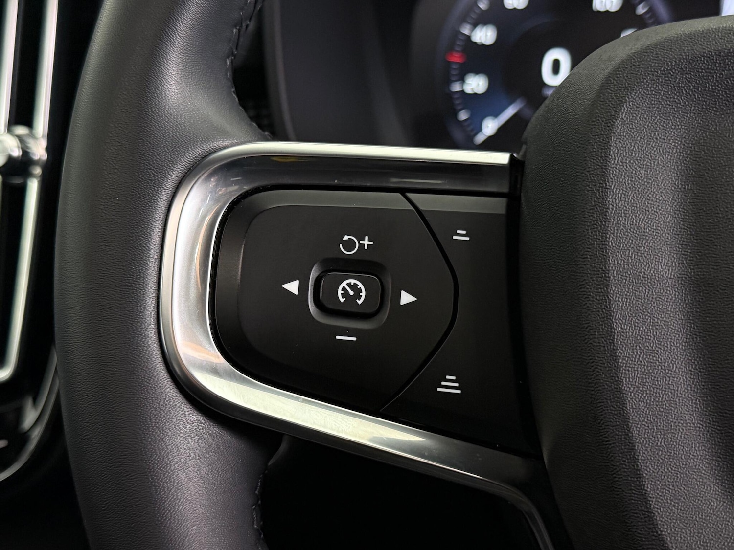 Used Volvo XC40 2022 for sale - 77182890: Photo 18