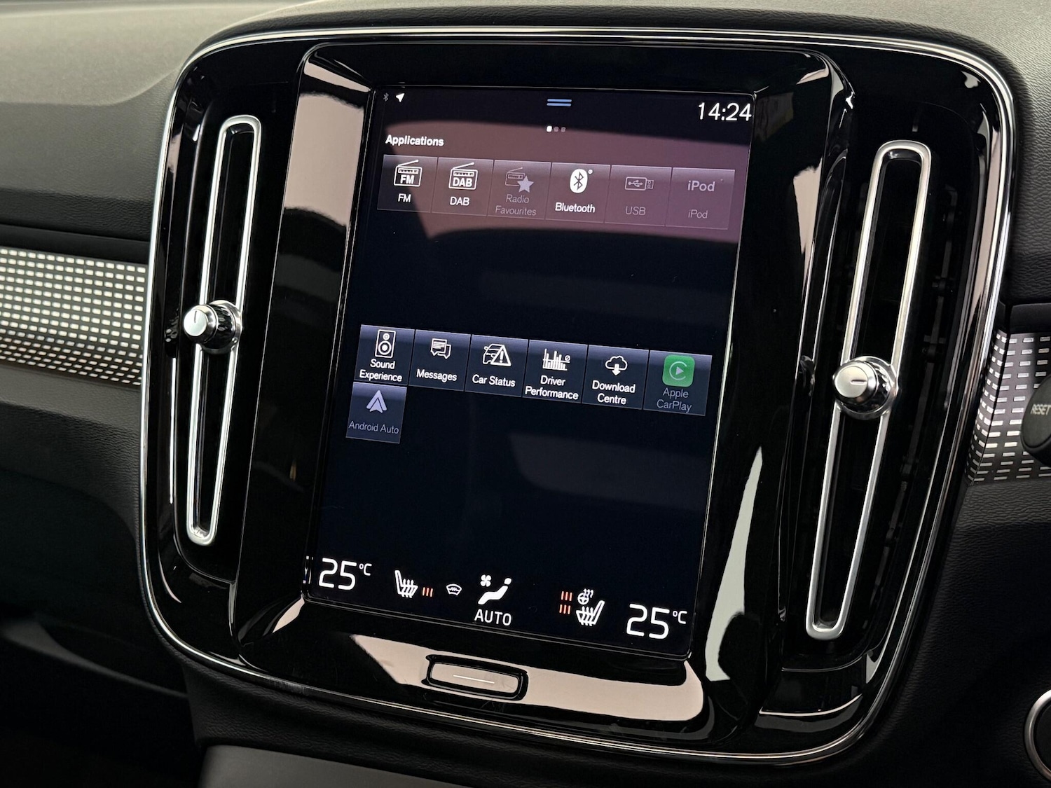 Used Volvo XC40 2022 for sale - 77182890: Photo 28