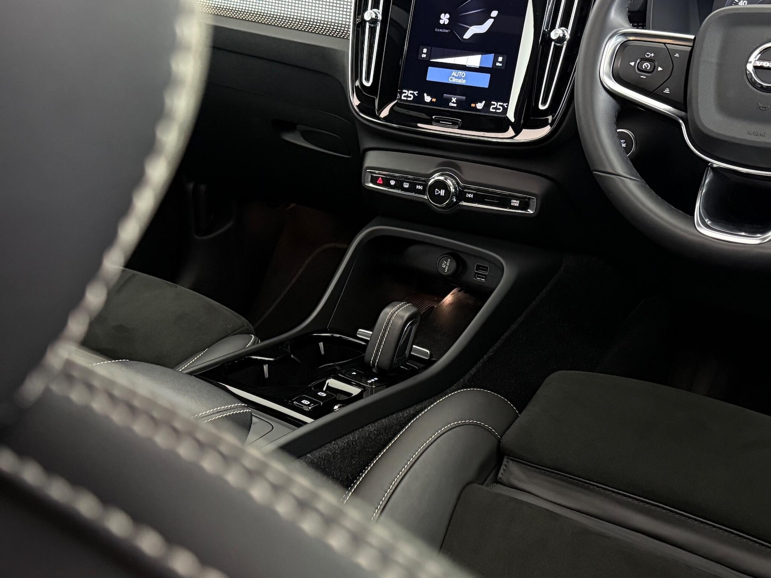 Used Volvo XC40 2022 for sale - 77182890: Photo 32