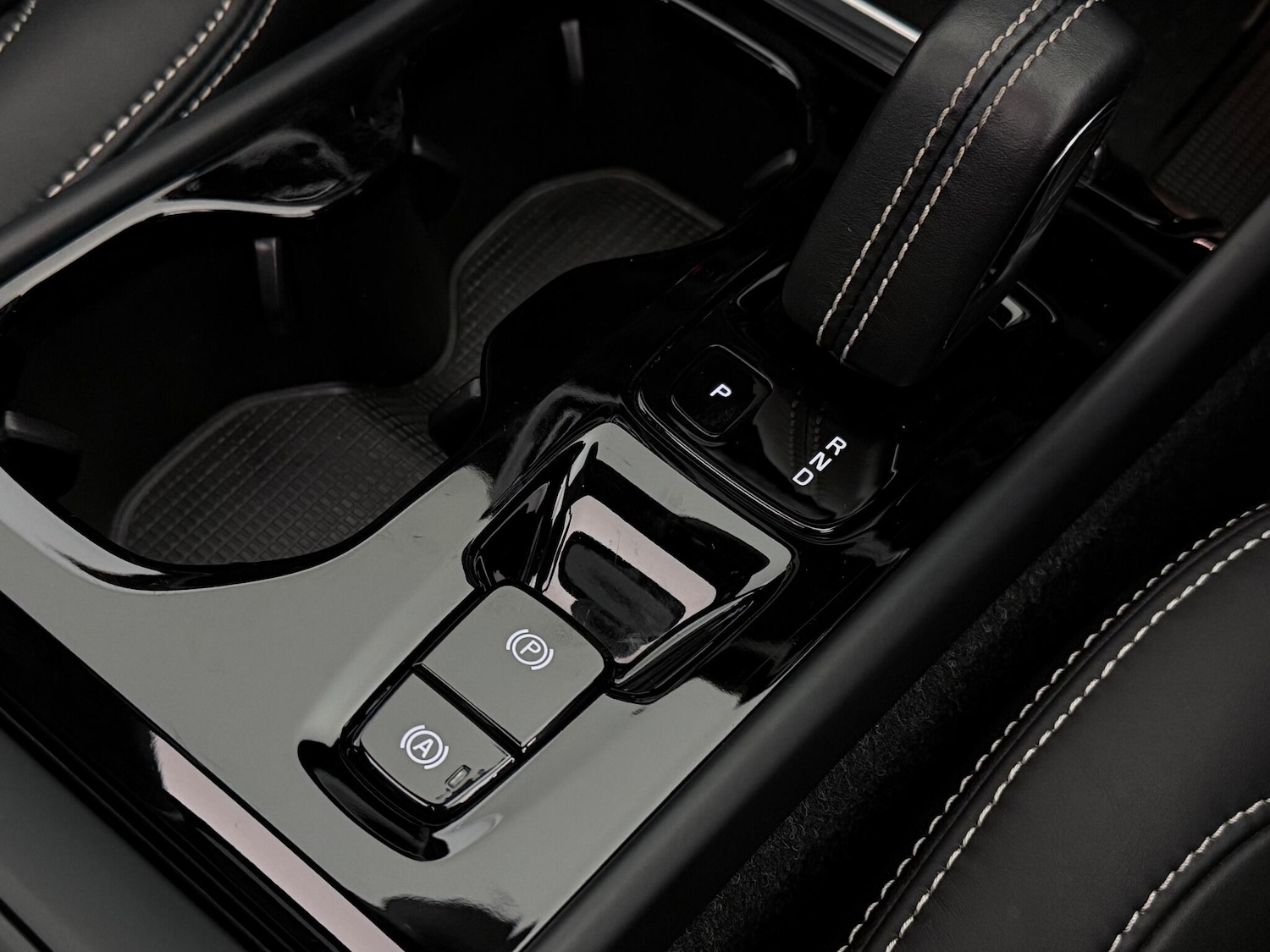 Used Volvo XC40 2022 for sale - 77182890: Photo 34