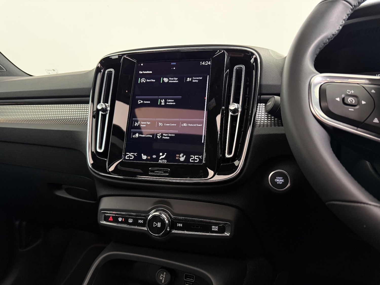 Used Volvo XC40 2022 for sale - 77182890: Photo 35