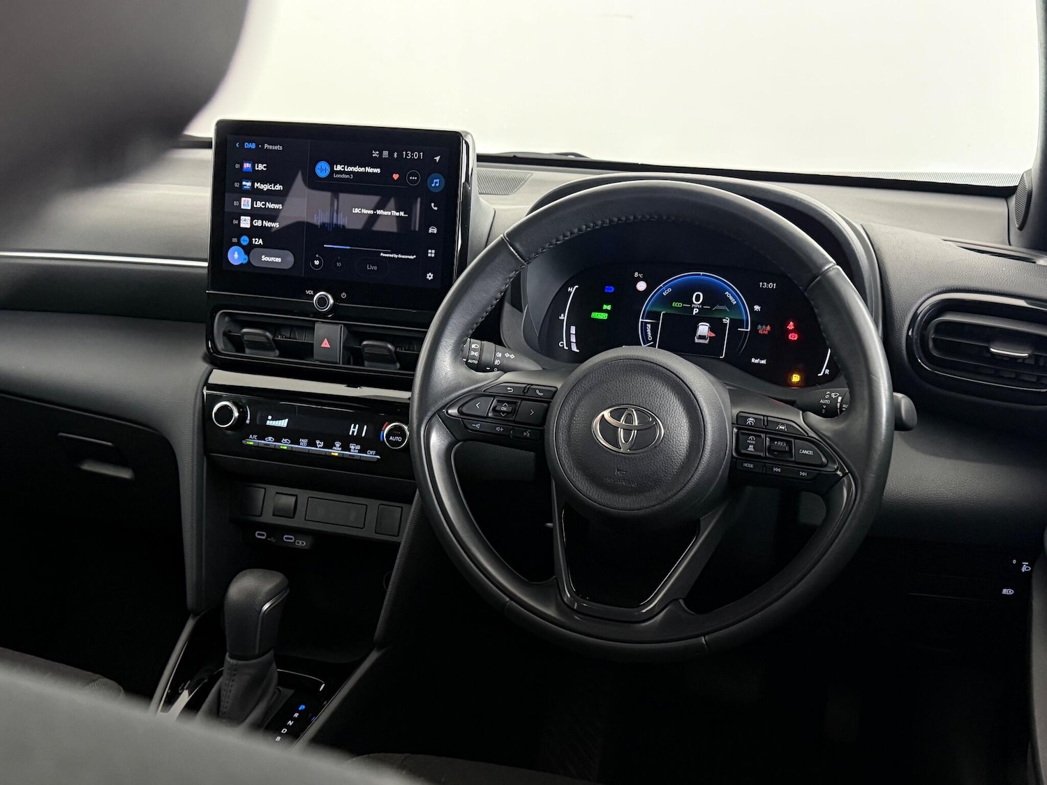 Used Toyota Yaris Cross 2024 for sale - 77345797: Photo 15