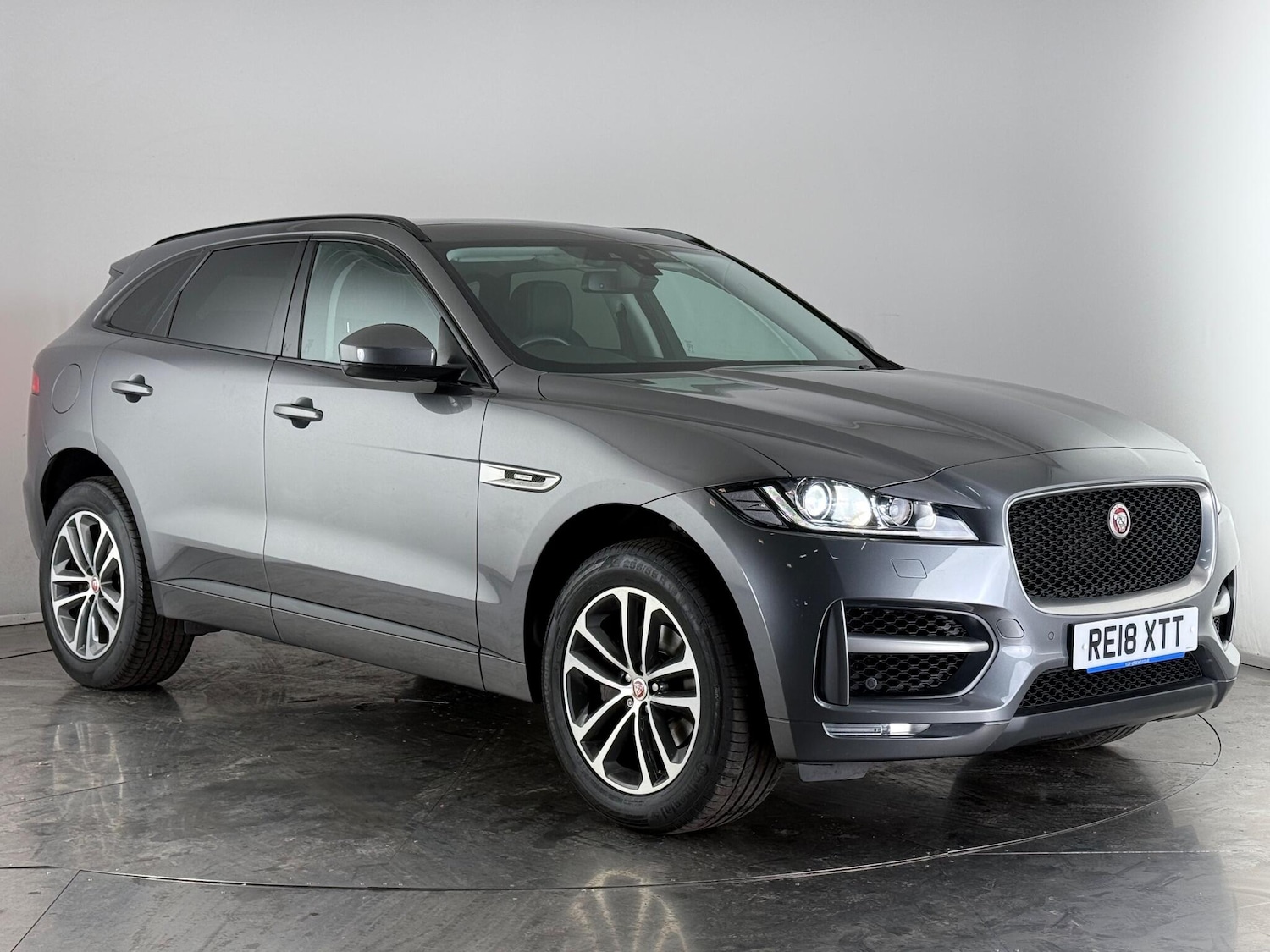 Used Jaguar F-Pace 2018 for sale - 76608288: Photo 1