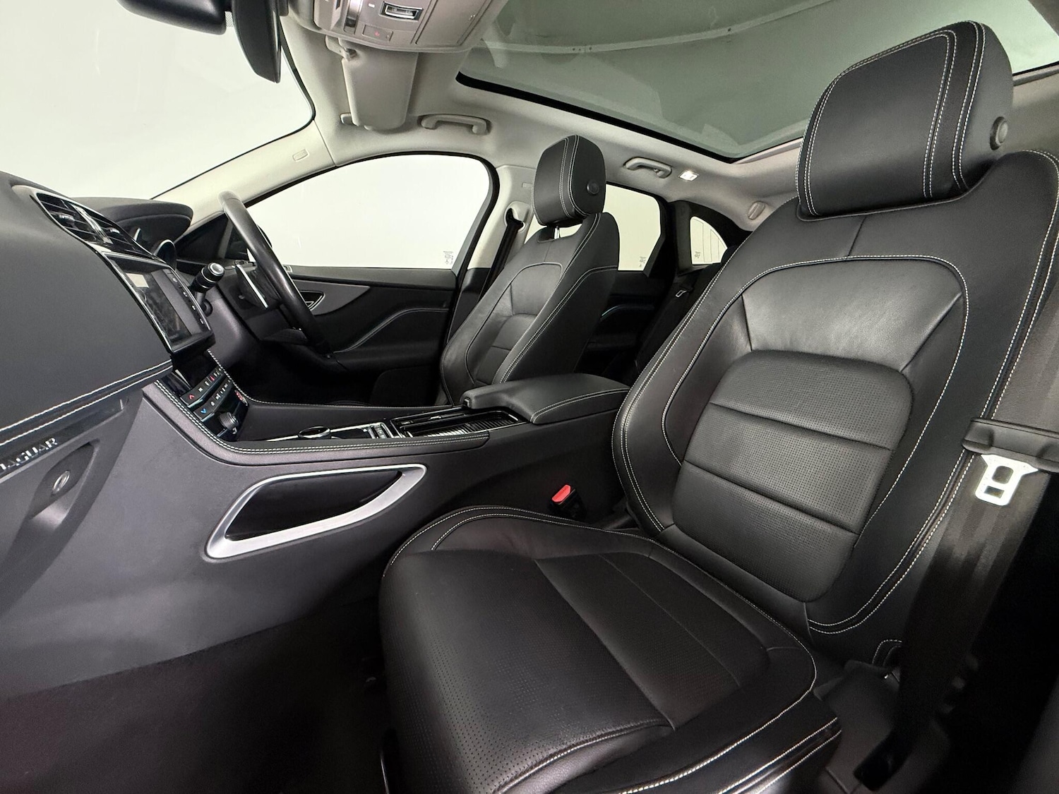 Used Jaguar F-Pace 2018 for sale - 76608288: Photo 16