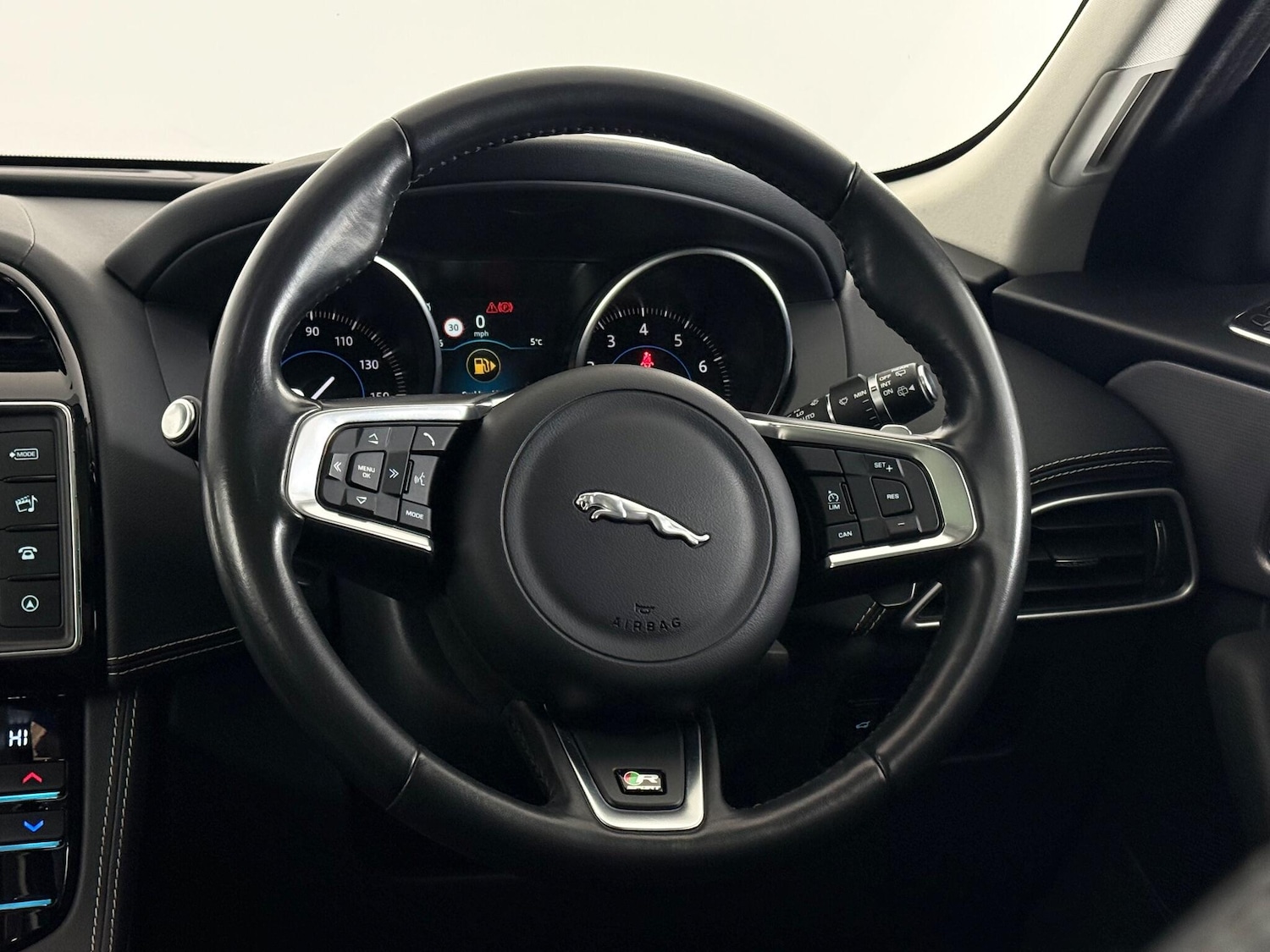 Used Jaguar F-Pace 2018 for sale - 76608288: Photo 21