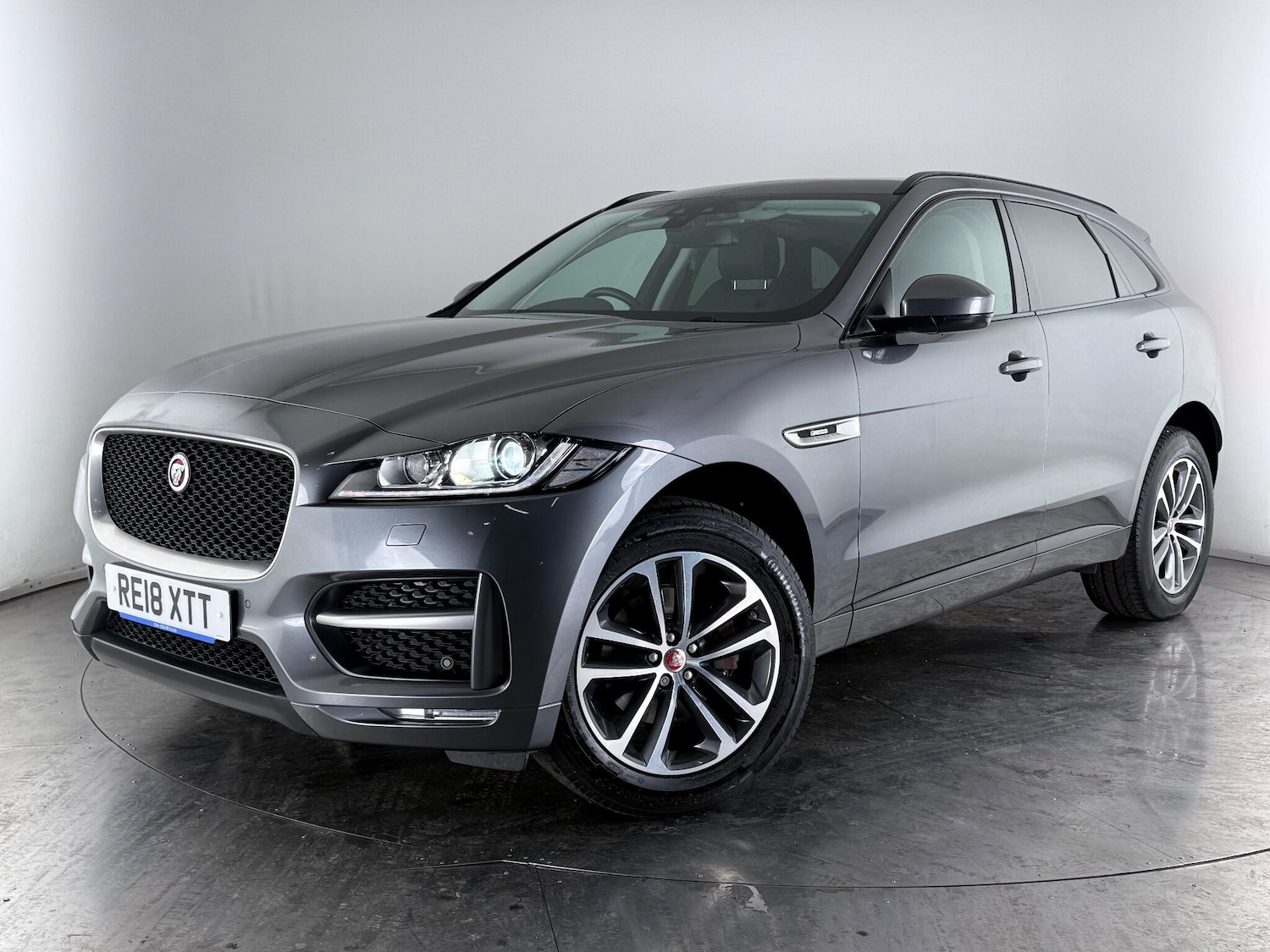 Used Jaguar F-Pace 2018 for sale - 76608288: Photo 48