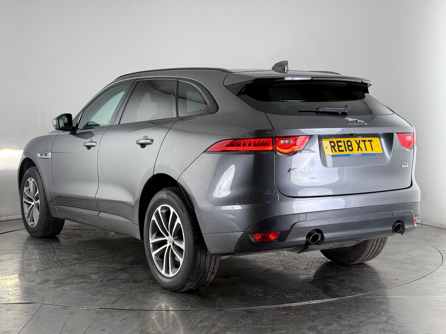 Used Jaguar F-Pace 2018 for sale - 76608288: Photo 5