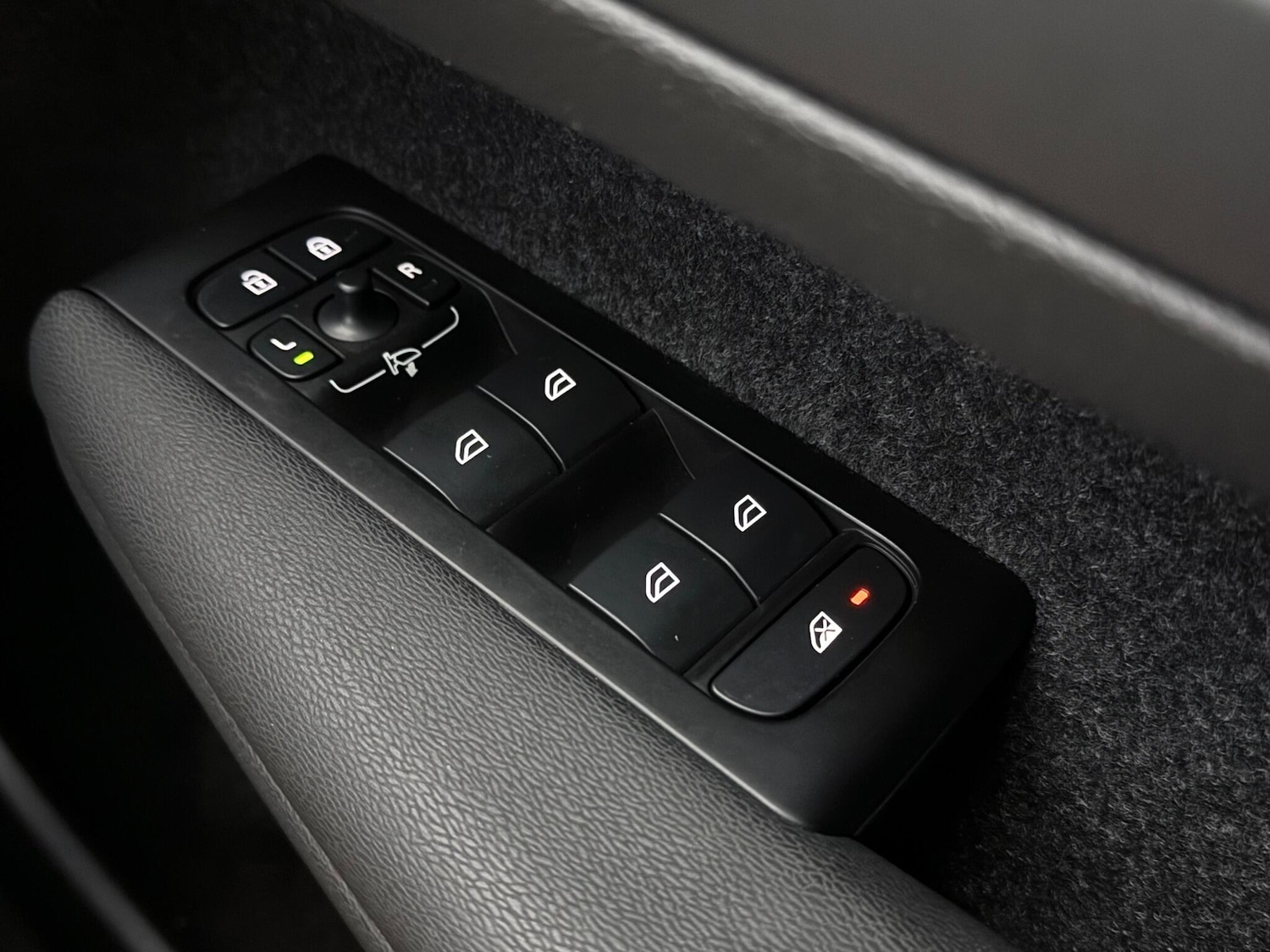 Used Volvo XC40 2022 for sale - 77155886: Photo 40