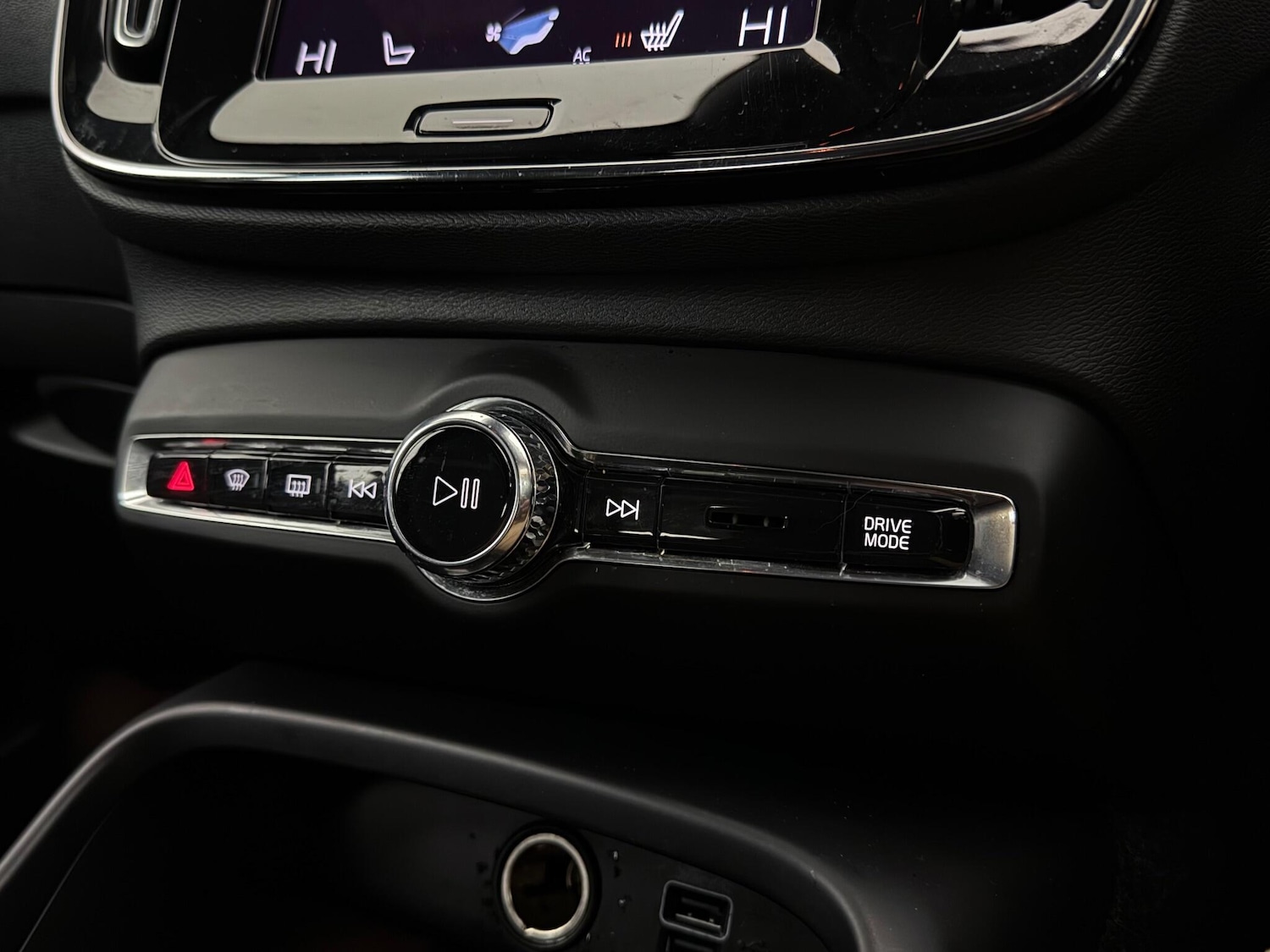 Used Volvo XC40 2022 for sale - 77155886: Photo 41