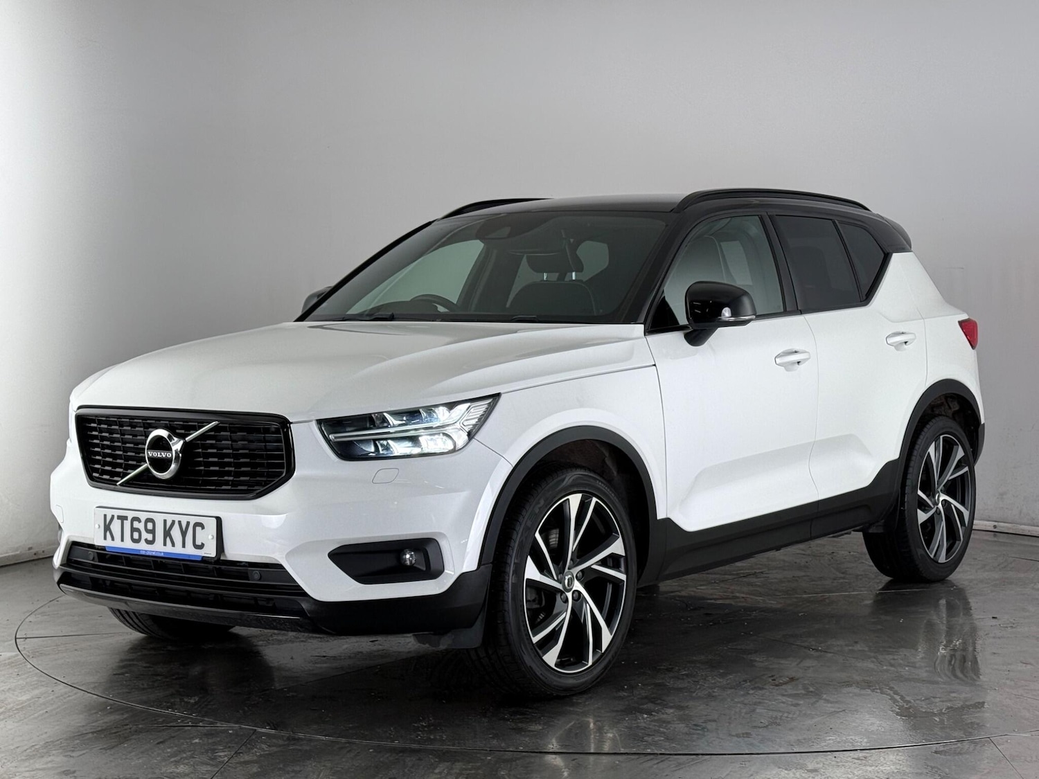 Used Volvo XC40 2020 for sale - 77754475: Photo 2
