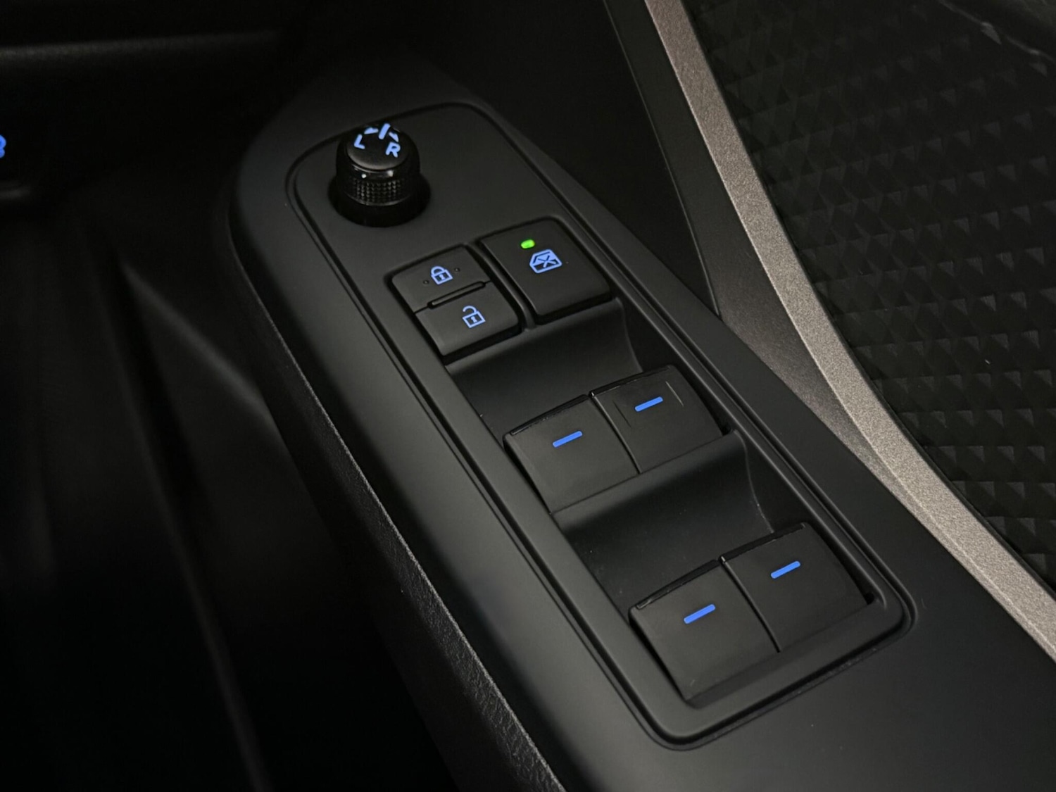 Used Toyota C-HR 2021 for sale - 77332101: Photo 16