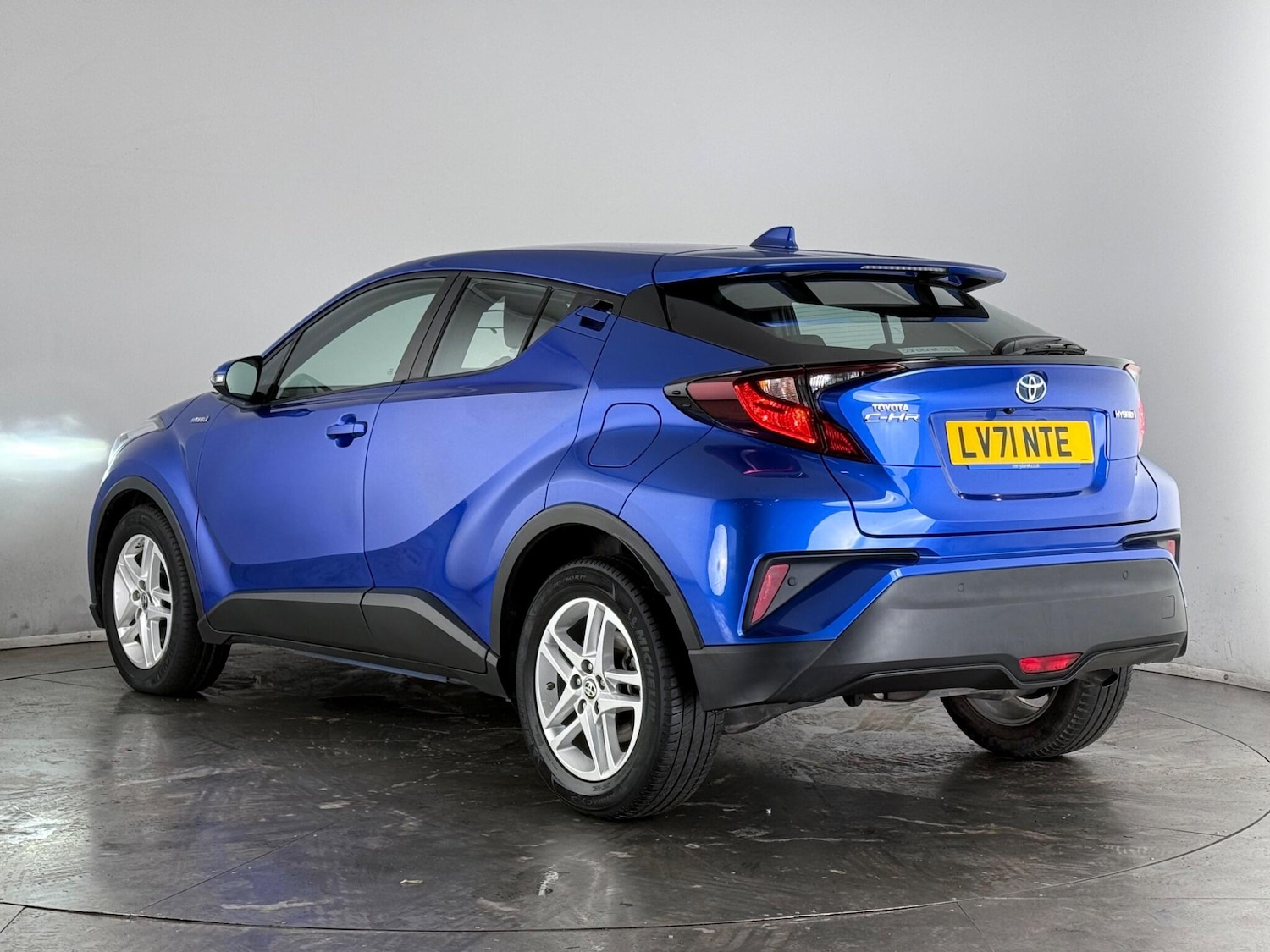 Used Toyota C-HR 2021 for sale - 77332101: Photo 4