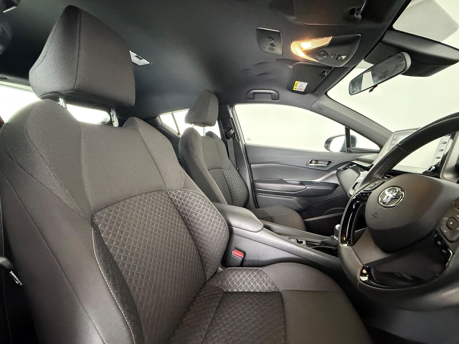 Used Toyota C-HR 2021 for sale - 77332101: Photo 9