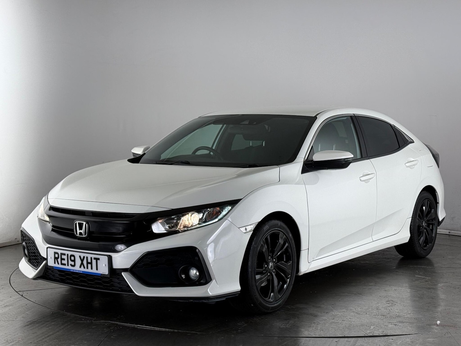 Used Honda Civic 2019 for sale - 77182378: Photo 3