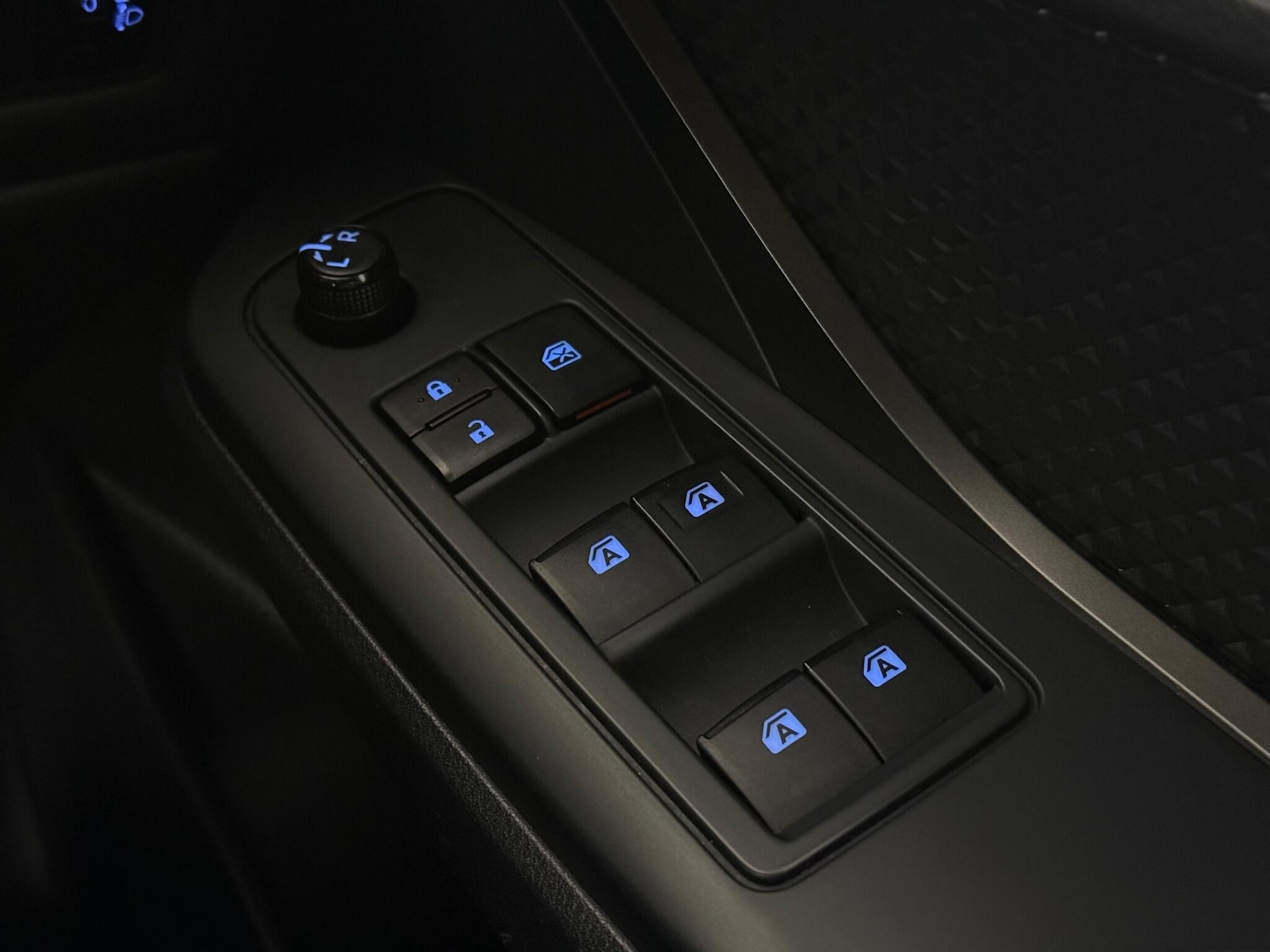 Used Toyota C-HR 2018 for sale - 77246806: Photo 27