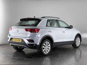 Used Volkswagen T-Roc 2019 for sale - 77066887: Photo