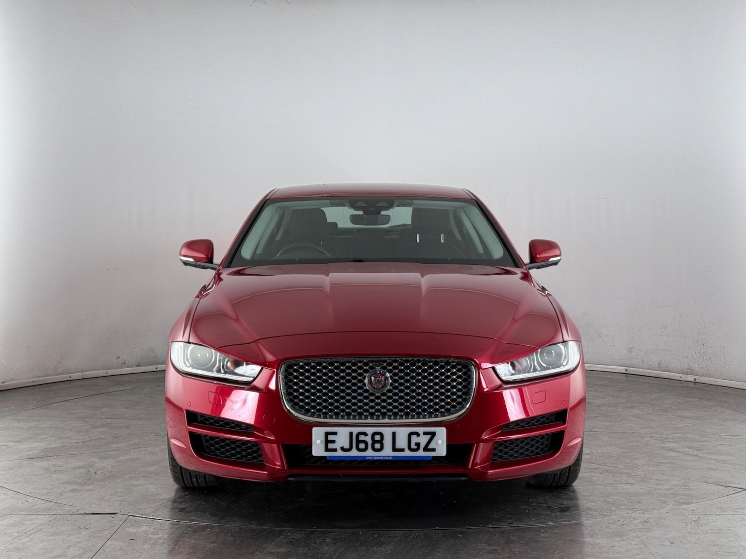 Used Jaguar XE 2018 for sale - 77221900: Photo 2