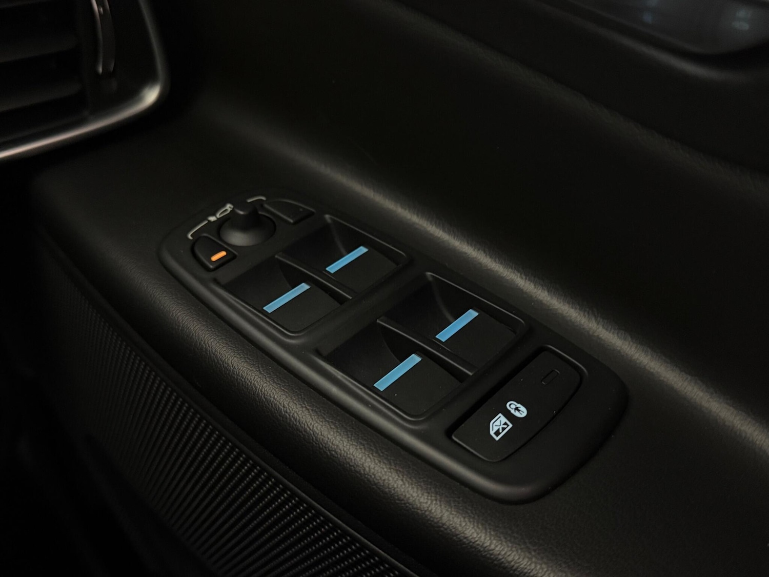 Used Jaguar XE 2018 for sale - 77221900: Photo 32