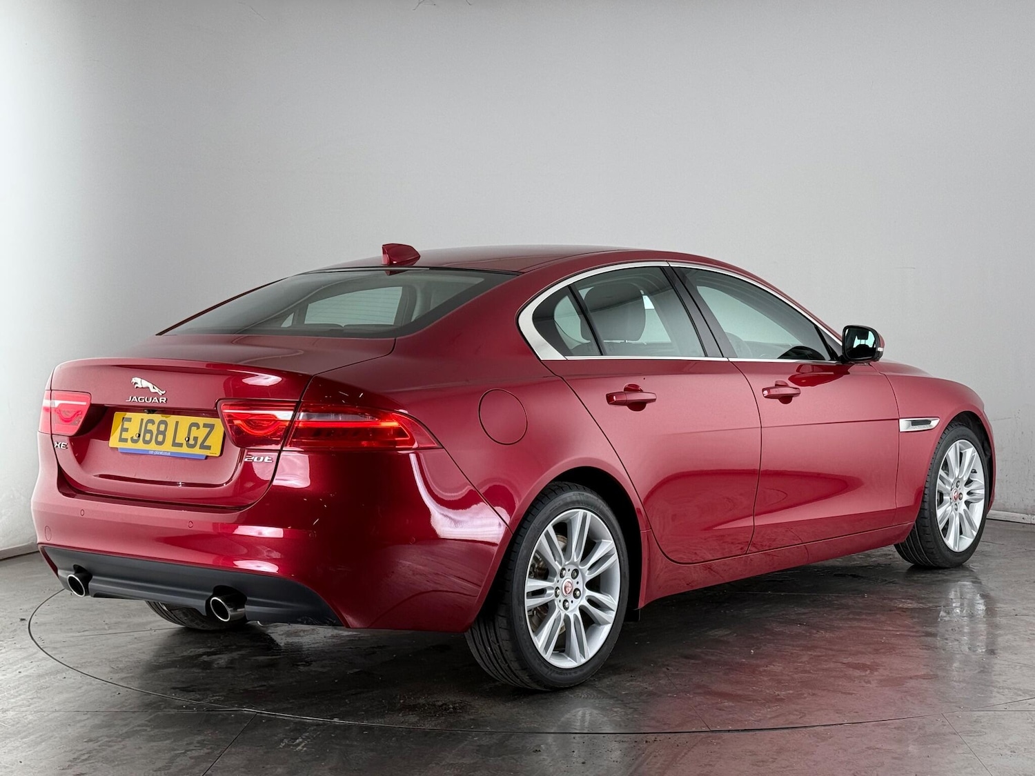 Used Jaguar XE 2018 for sale - 77221900: Photo 5