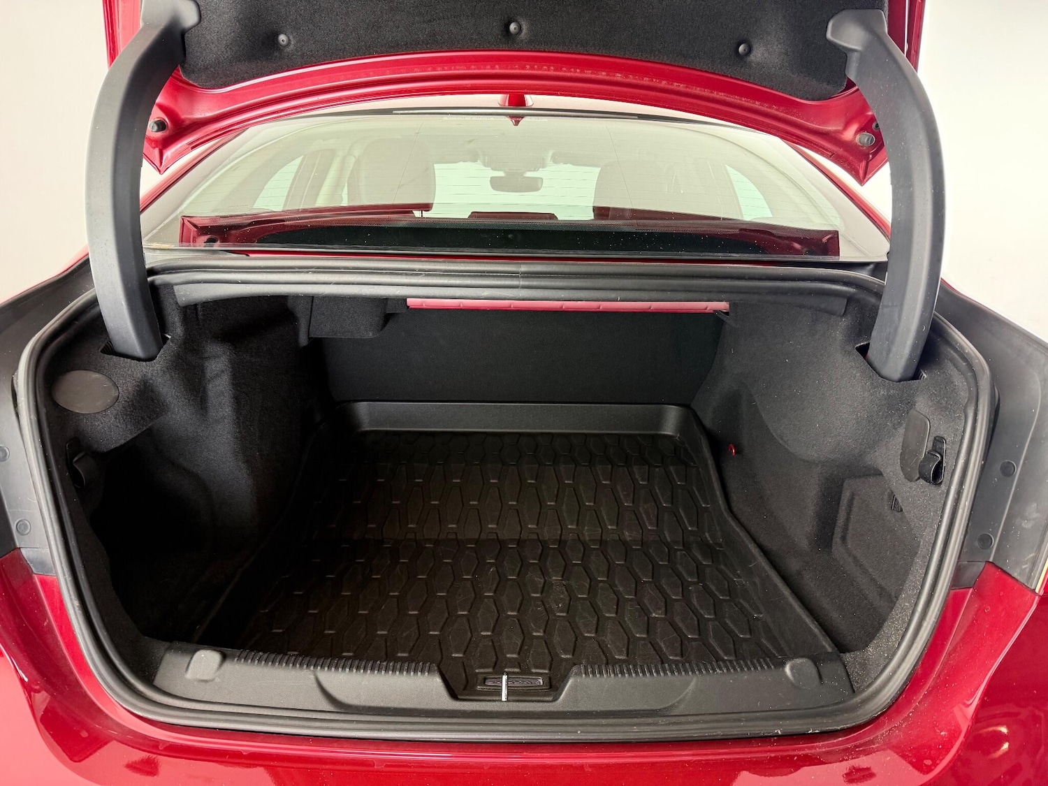 Used Jaguar XE 2018 for sale - 77221900: Photo 8