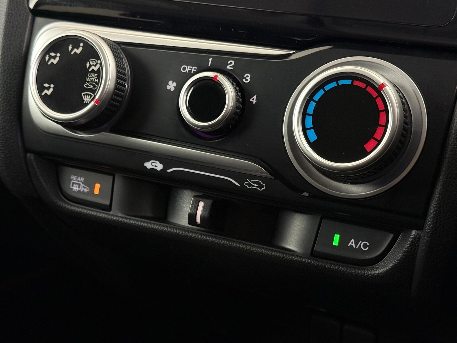 Used Honda Jazz 2018 for sale - 77182336: Photo 31