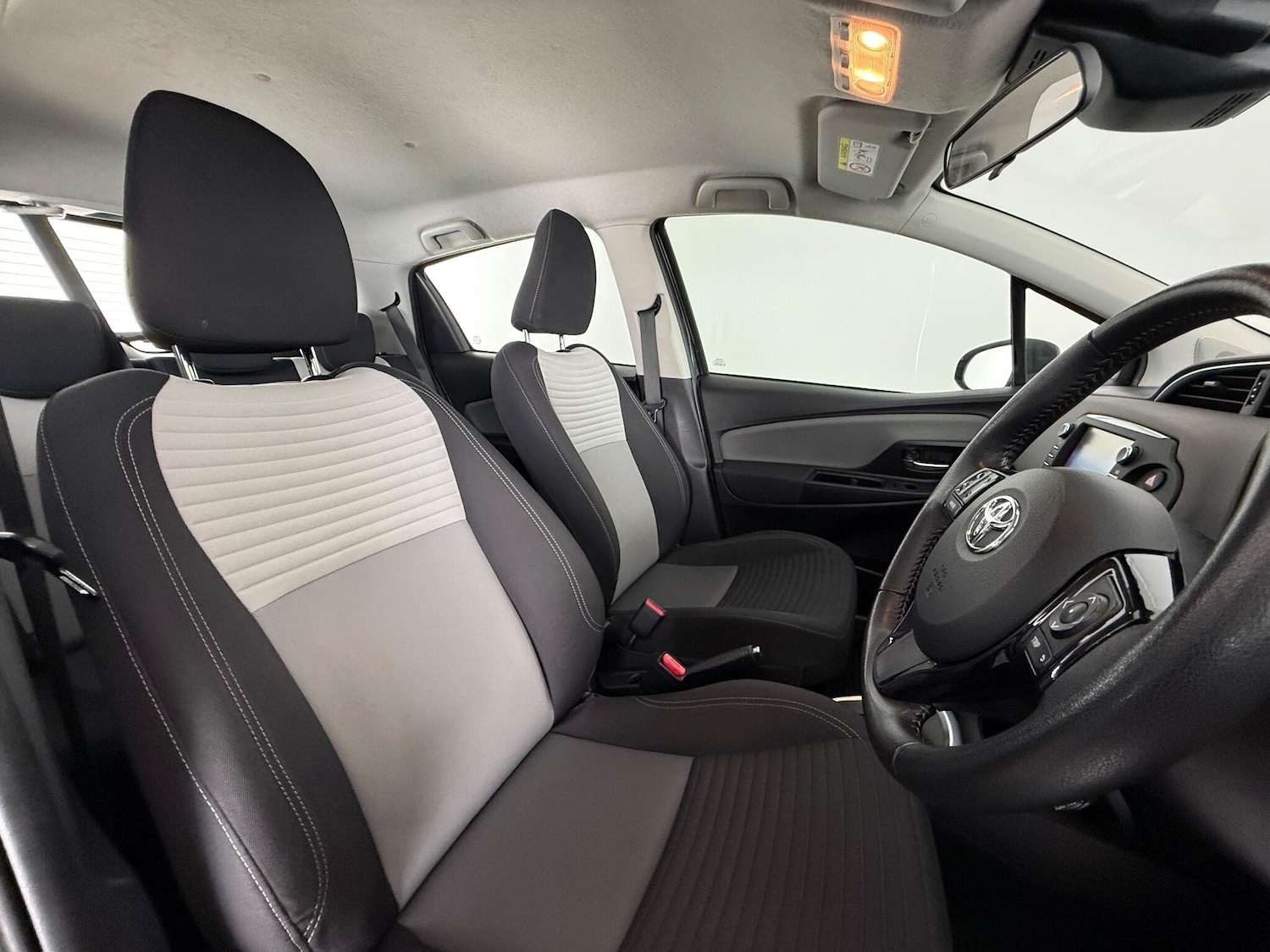 Used Toyota Yaris 2017 for sale - 77217338: Photo 10