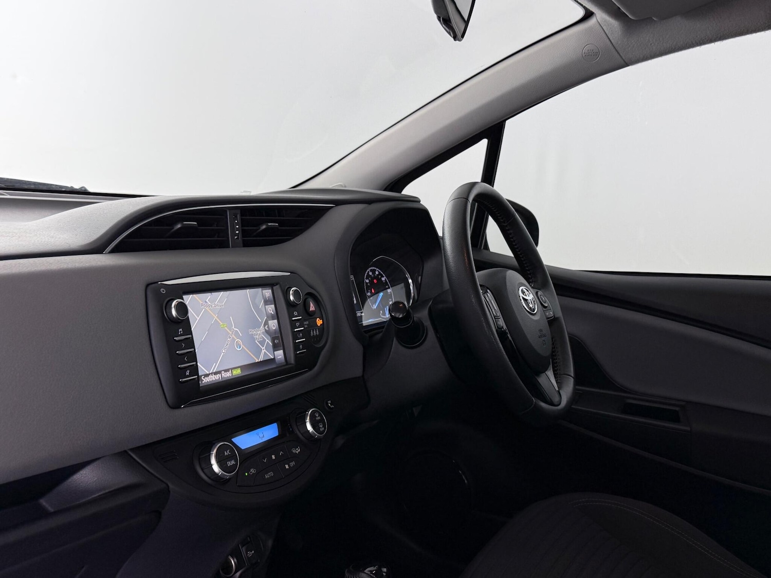 Used Toyota Yaris 2017 for sale - 77217338: Photo 15