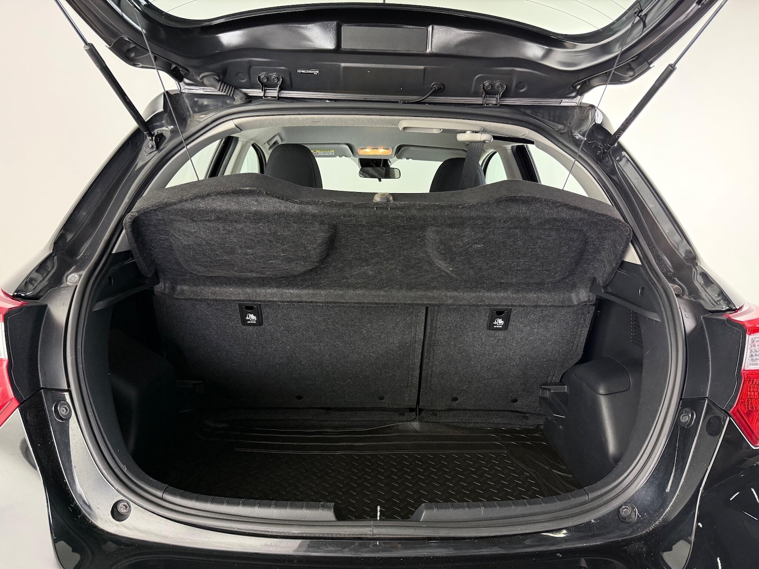 Used Toyota Yaris 2017 for sale - 77217338: Photo 9