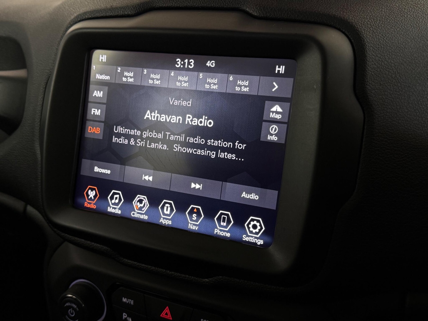 Used Jeep Renegade 2020 for sale - 76467424: Photo 31