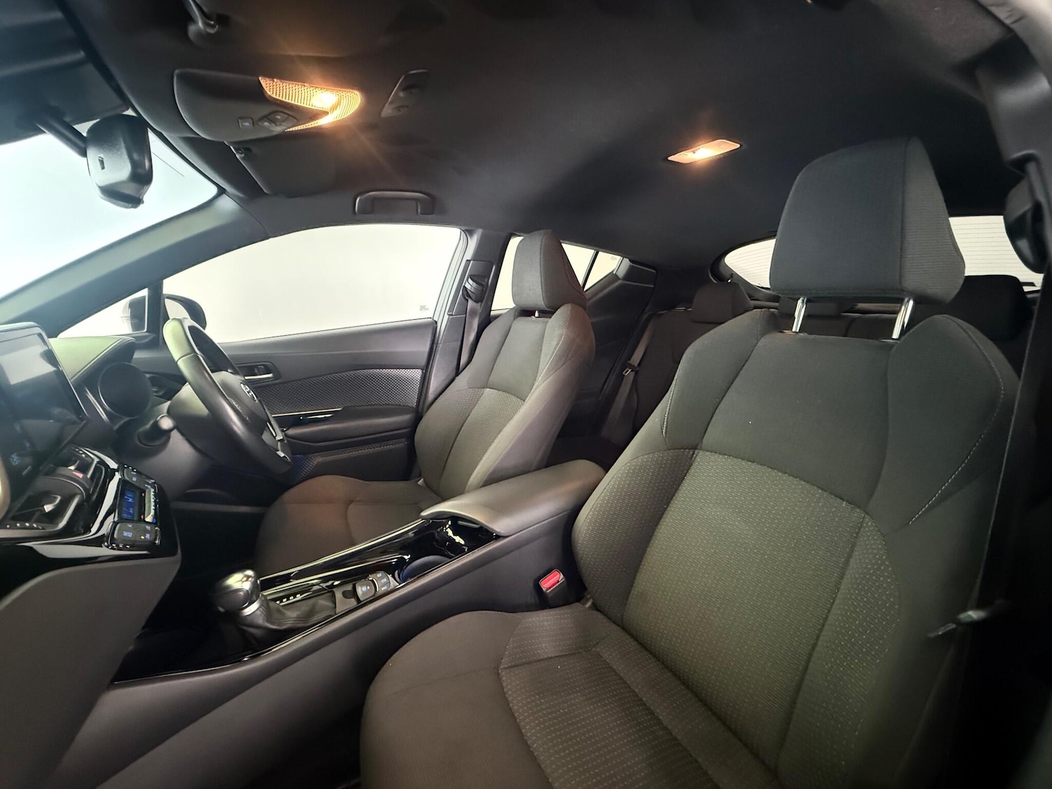 Used Toyota C-HR 2018 for sale - 77182550: Photo 10