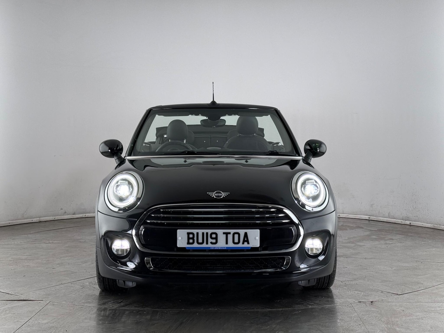 Used MINI Convertible 2019 for sale - 77332138: Photo 2