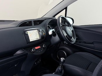 Used Toyota Yaris 2015 for sale - 78681096: Photo