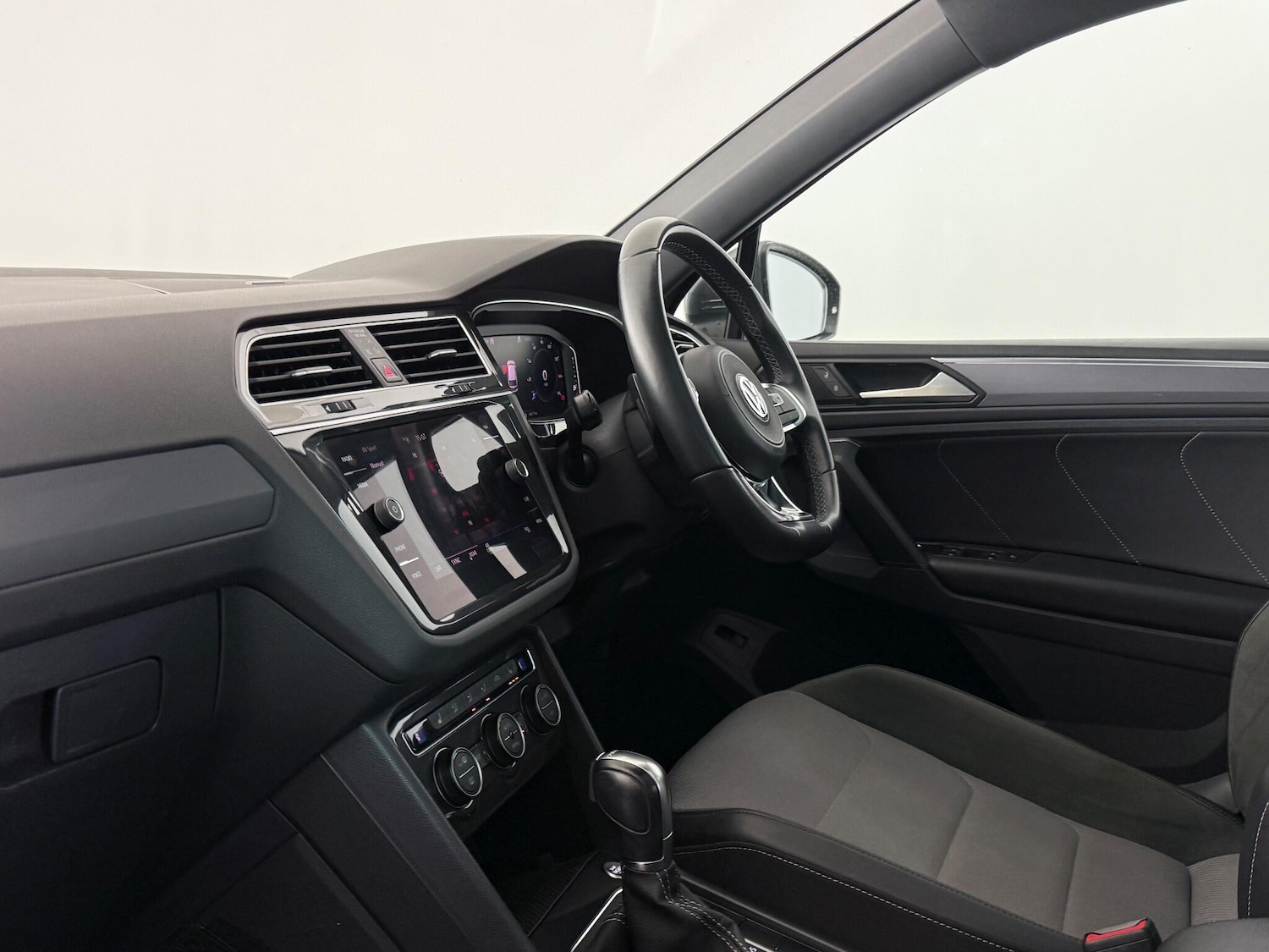 Used Volkswagen Tiguan 2019 for sale - 77221723: Photo 18